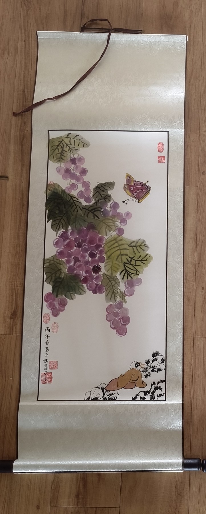 “Grapes” Scroll